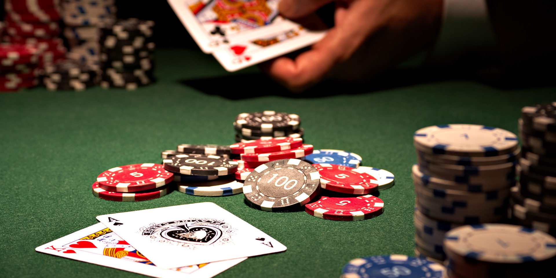 Maximizing Wins: Online Poker Betting Dos and Don’ts