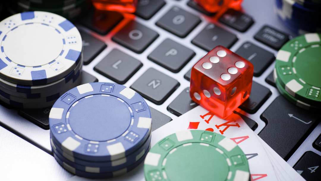 Exploring the Allure of Online Gambling: A Fascinating World of Chance and Strategy