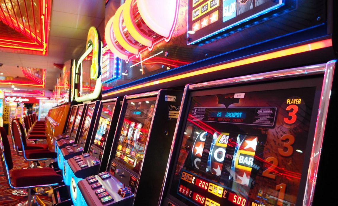 The Evolution of Slot Games: From Mechanical Reels to Digital Wonders